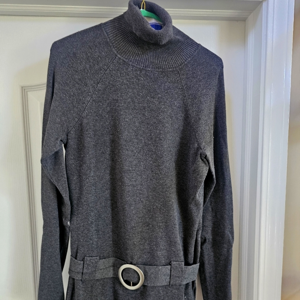 Ladies INC Tunic Sweater w/silver metal belt